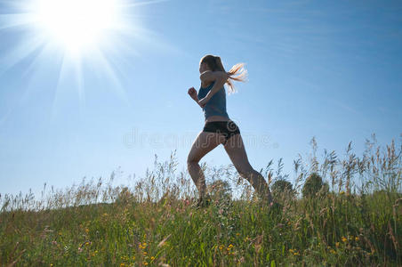 奔跑运动员图片