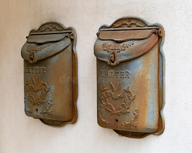 生锈的旧邮箱