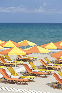 范围 放松 自然 阳伞 懒散 空的 海景 海洋 颜色 海滩