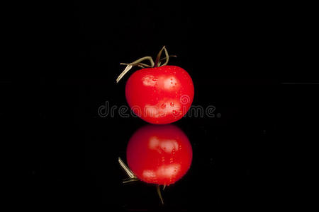 镜子上的西红柿