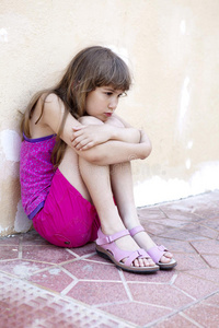 小悲伤女孩做梦图片