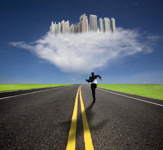 奔向欢喜奔向未来城市的商人照片