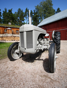 集材拖拉机图片