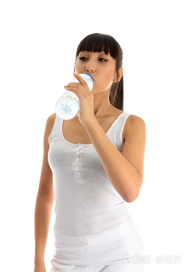 健身女孩饮用水