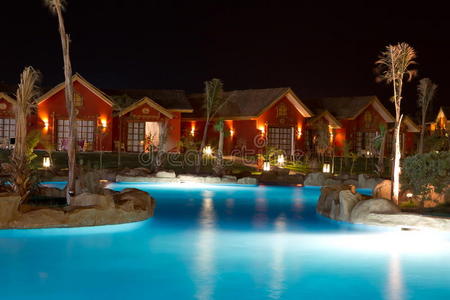 酒店和游泳池