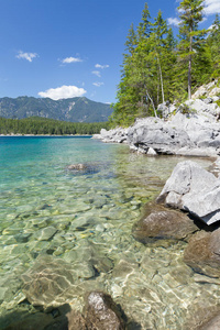 阿尔卑斯山的山湖