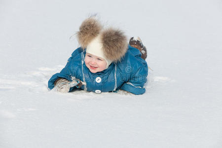 在雪地里玩