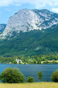 高山夏日湖景