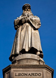 意大利米兰达芬奇雕像