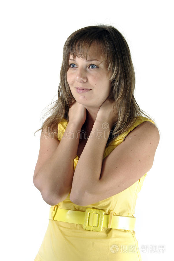 黄皮肤的女人看起来孤立无援