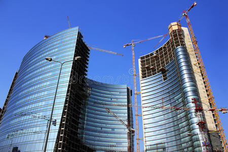 未来主义摩天大楼在建设之下