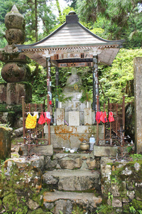 冈野公墓中的日本旧神社