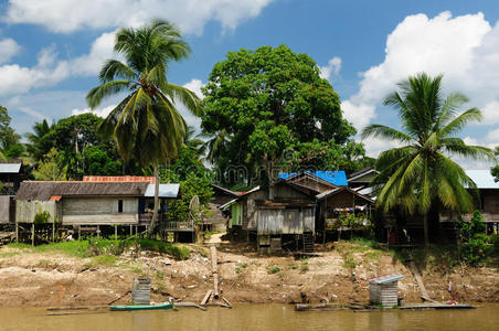 印度尼西亚kepala河上的高跷村