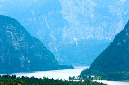 高山夏日湖景