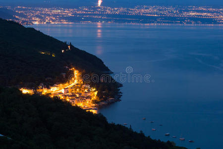 地中海小镇夜景