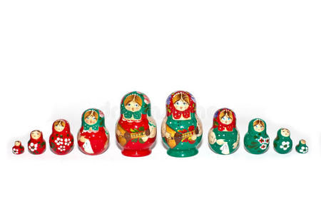红色和绿色的俄罗斯单排娃娃
