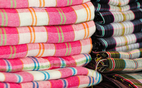 传统的东南亚有色纺织品