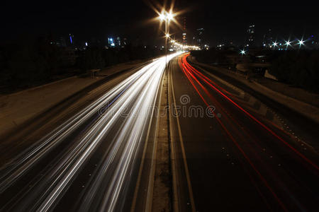 夜晚的城市街道