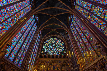 法国巴黎圣教堂内部