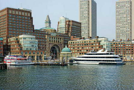 波士顿历史悠久的罗尔斯码头内图片