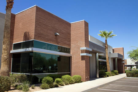 现代企业楼入口照片