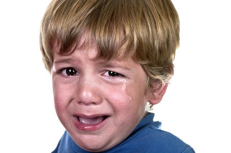 与手在家里发脾气哭泣可爱的蓝眼睛的宝宝6-9 月大悲伤哭泣的白色背景