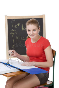 高加索女大学生数学考试图片