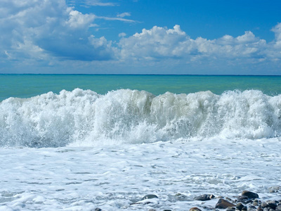 海上的巨浪照片