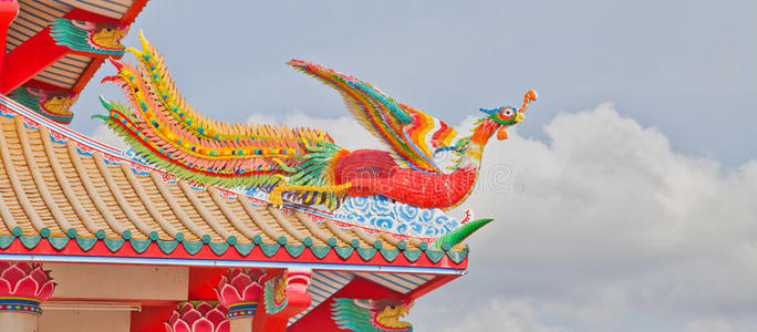 北京凤凰寺顶彩凤照片