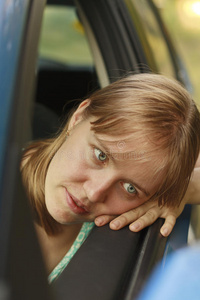 交通 司机 休息 放松 白种人 肖像 思考 女人 驱动 旅行