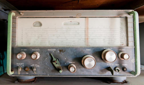 老式军用收音机