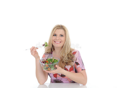 随意吃健康蔬菜沙拉的女人