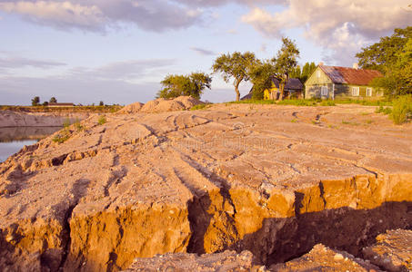雨水侵蚀景观照片