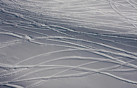 滑雪和滑雪道的结构