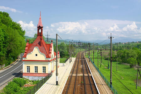 铁路轨道和小火车站图片