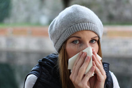 美丽的 鼻子 疼痛 发烧 面对 漂亮的 寒冷的 咳嗽 成人