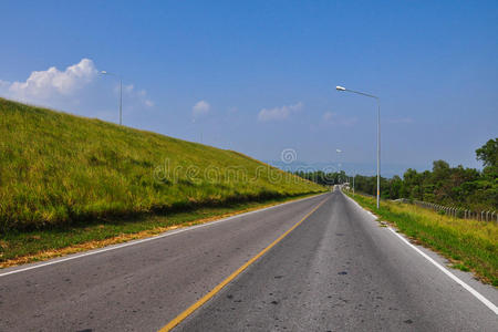 通往拉姆塔贡大坝的道路