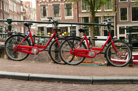 阿姆斯特丹街上的自行车