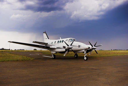 beechcraft king air e90-全机现代运动飞机小贩beechcraft超级大王