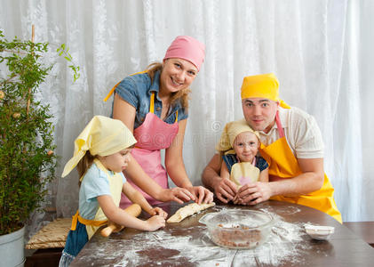 可爱的 葡萄干 童年 饼干 平底锅 乐趣 帽子 厨师 家庭
