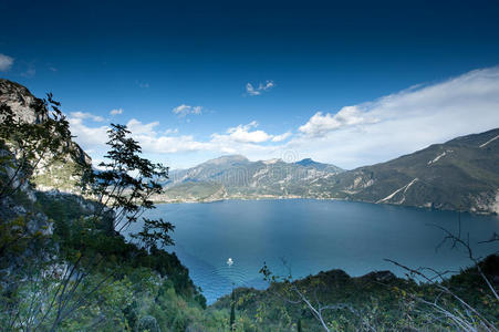 加尔达湖全景