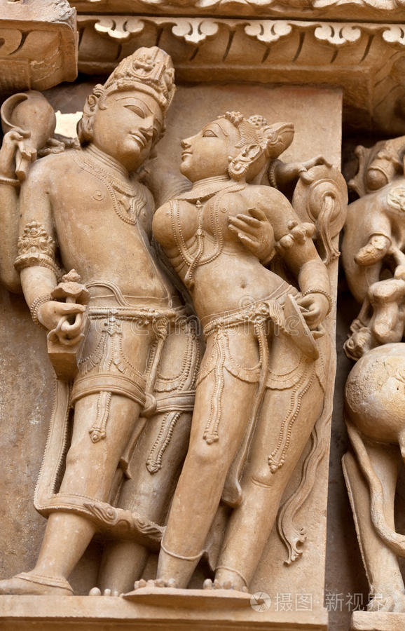 印度卡朱拉霍的古代巴什浮雕