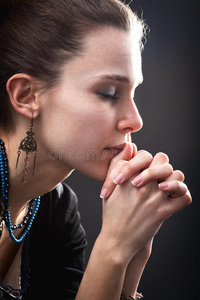 宗教观念女性及其祈祷
