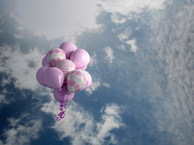 天空中五彩缤纷的气球