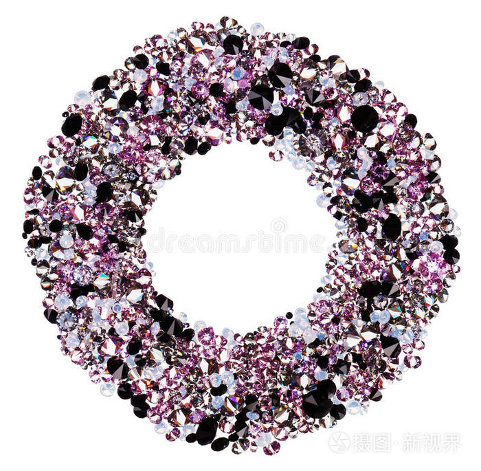 由许多紫色小钻石制成的圆形框架