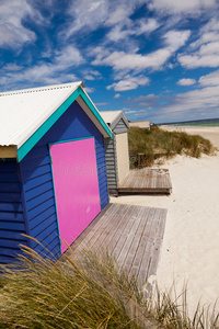 色彩斑斓的海滨别墅图片