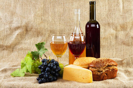 葡萄酒和葡萄的复古背景