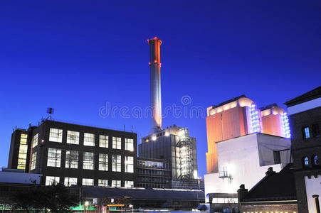 法兰克福市夜间火力发电厂图片