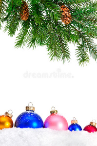 装饰性圣诞装饰品和圣诞树。