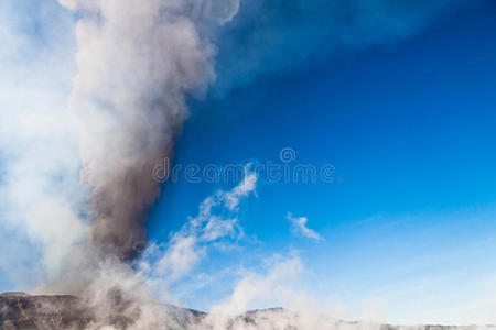 埃特纳火山爆发图片